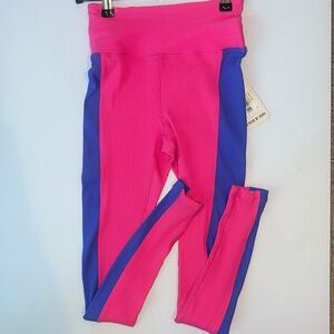 Year of Ours brand with a ribbed material in size XS: color pink leggings!!